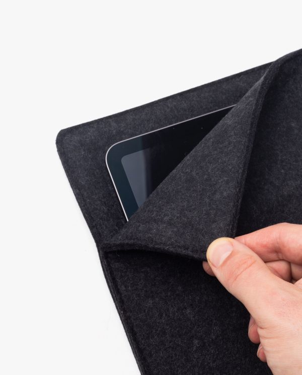 Magnetic Tablet Sleeve (Nedrelow x Ugmonk - Charcoal) Cheap