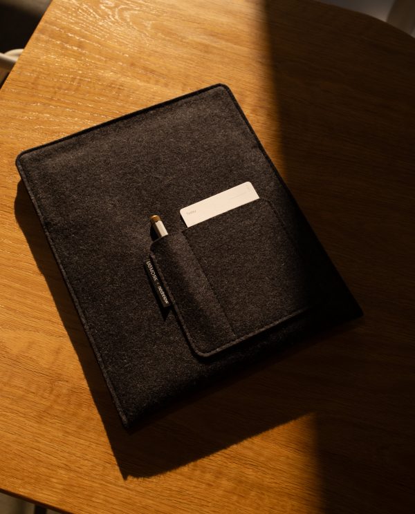 Magnetic Tablet Sleeve (Nedrelow x Ugmonk - Charcoal) Cheap